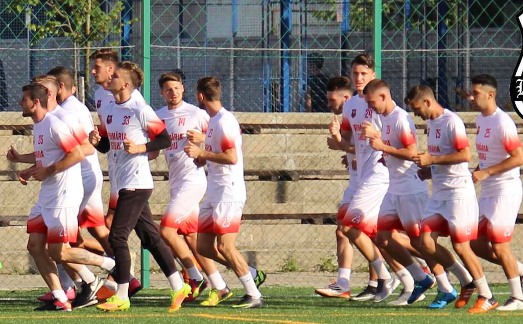 foto - fc hermannstadt a reluat pregătirile. patru jucători noi la primul antrenament cu alex pelici