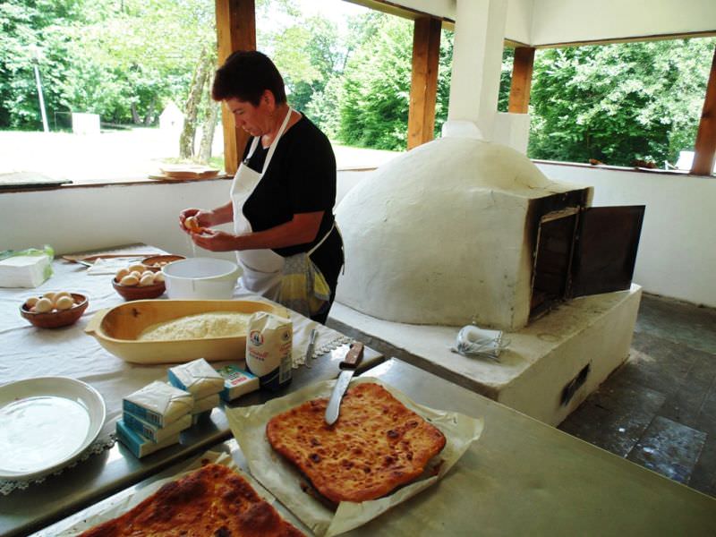 week-end plin la muzeul astra: târg tradițional și atelier de potcovit