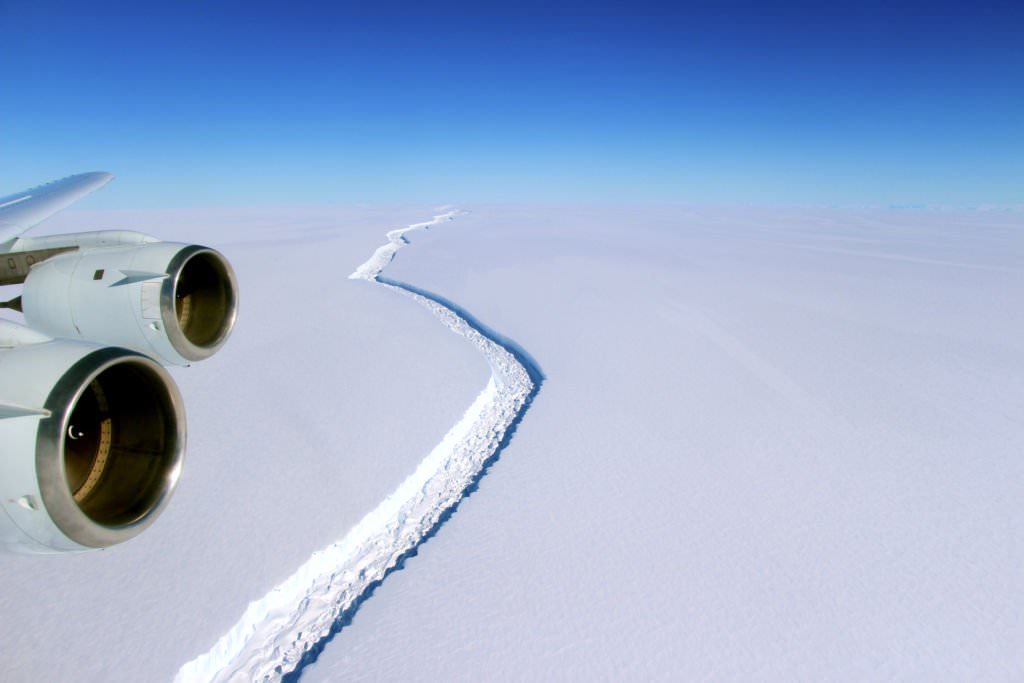 video: un iceberg mai mare ca județul sibiu stă să se rupă în antarctica din cauza încălzirii globale