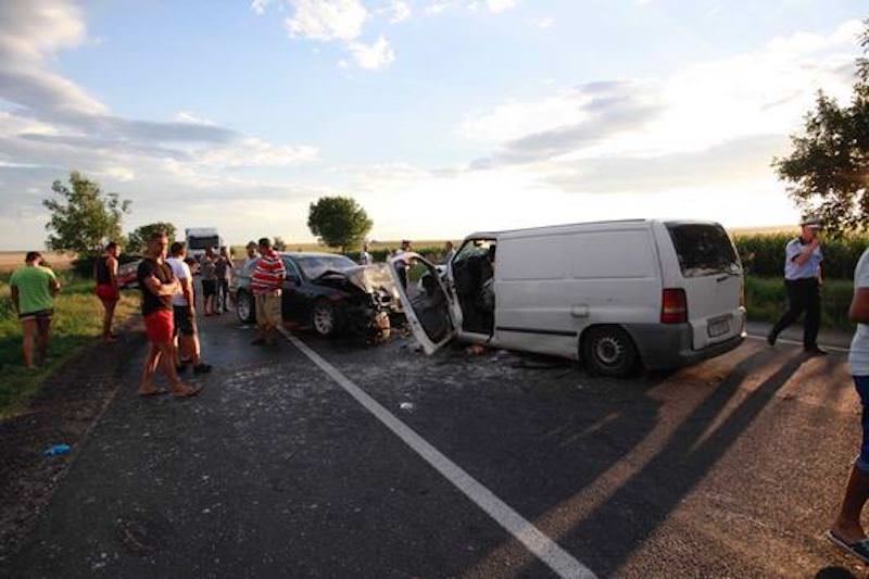 accident grav pe dn2 în județul buzău. cel puțin opt persoane sunt rănite