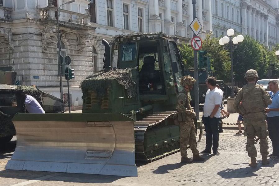 foto armata americană expune arsenalul militar din dotare la sibiu, alături de armata română