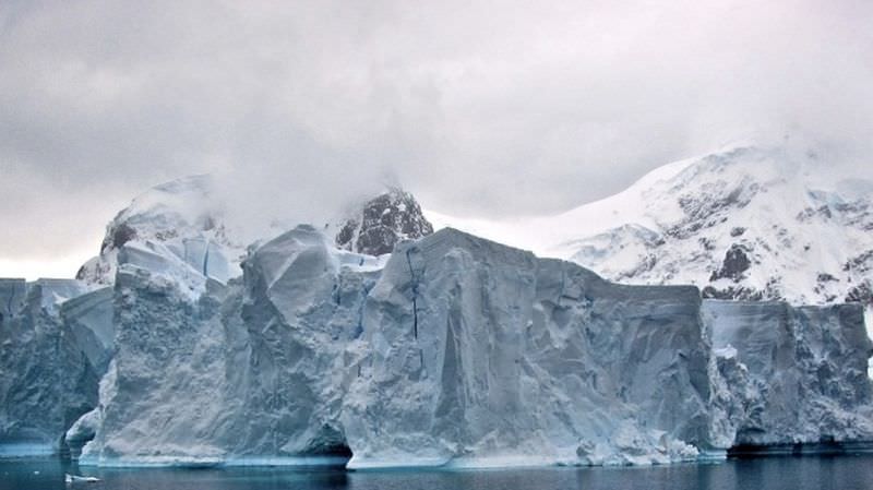 video nu mai e de glumă. două miliarde de oameni puși în pericol de un ghețar uriaș desprins din antarctica