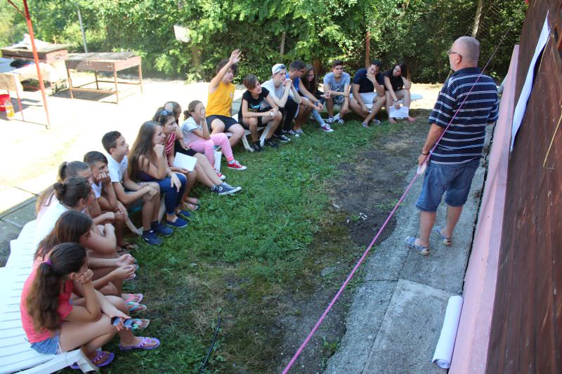 zeci de tineri au învățat la ocna sibiului cum să realizeze proiecte comunitare