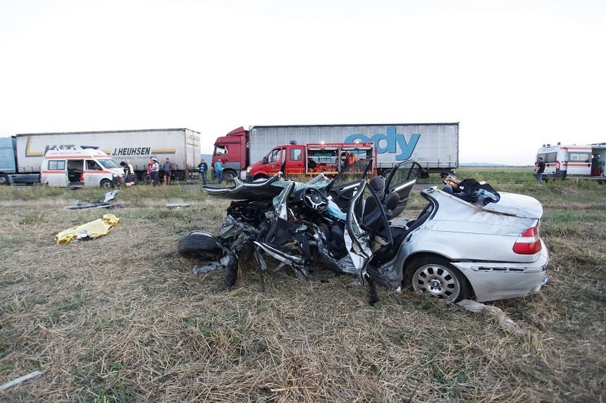 video foto – accident cu doi morți și cinci răniți pe dn1b. șoferul vinovat era băut bine