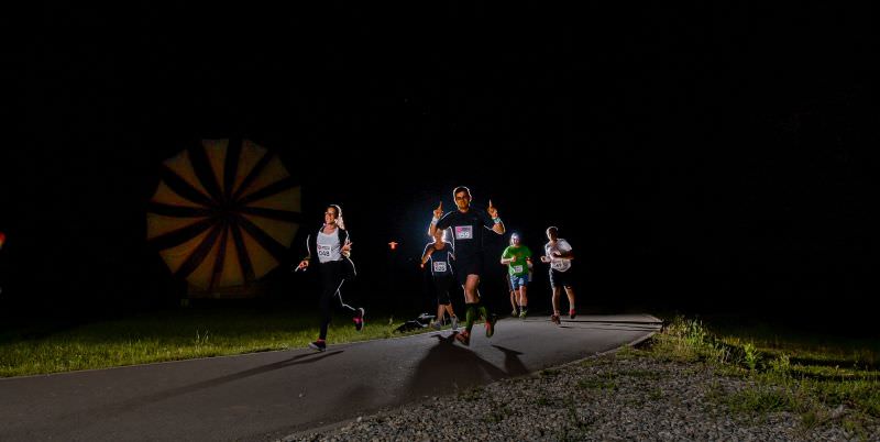 cinci sute de alergători se pregătesc vineri seara să ia startul la night cross challenge