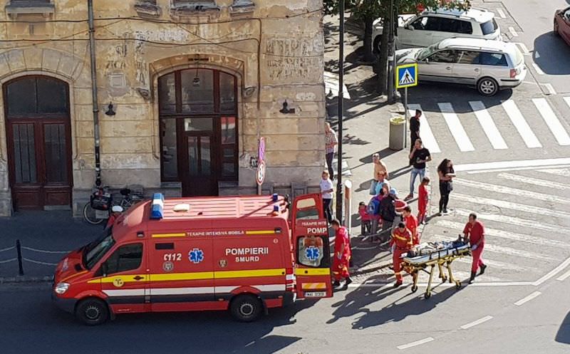 VIDEO FOTO Bărbat căzut din senin pe stradă la Piața Cibin