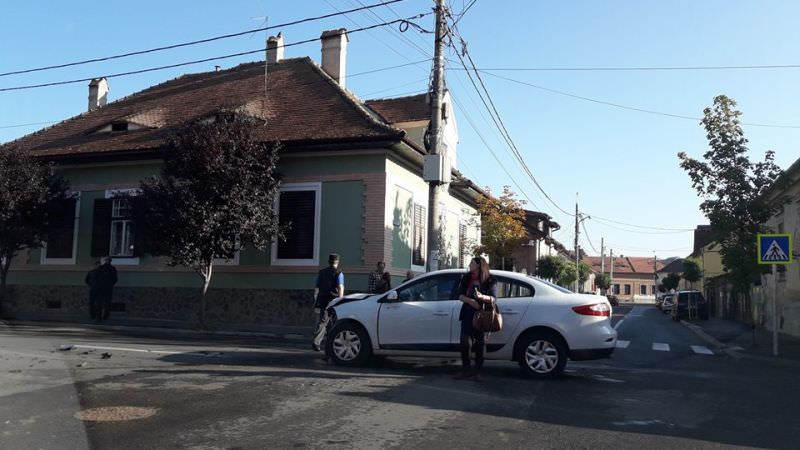 update foto accident pe strada tudor vladimirescu. doi răniți printre care și un bebeluș