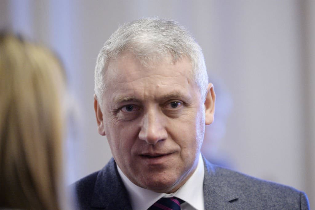 ministrul apărării naționale a demisionat. s-a decis și cine îi ia locul