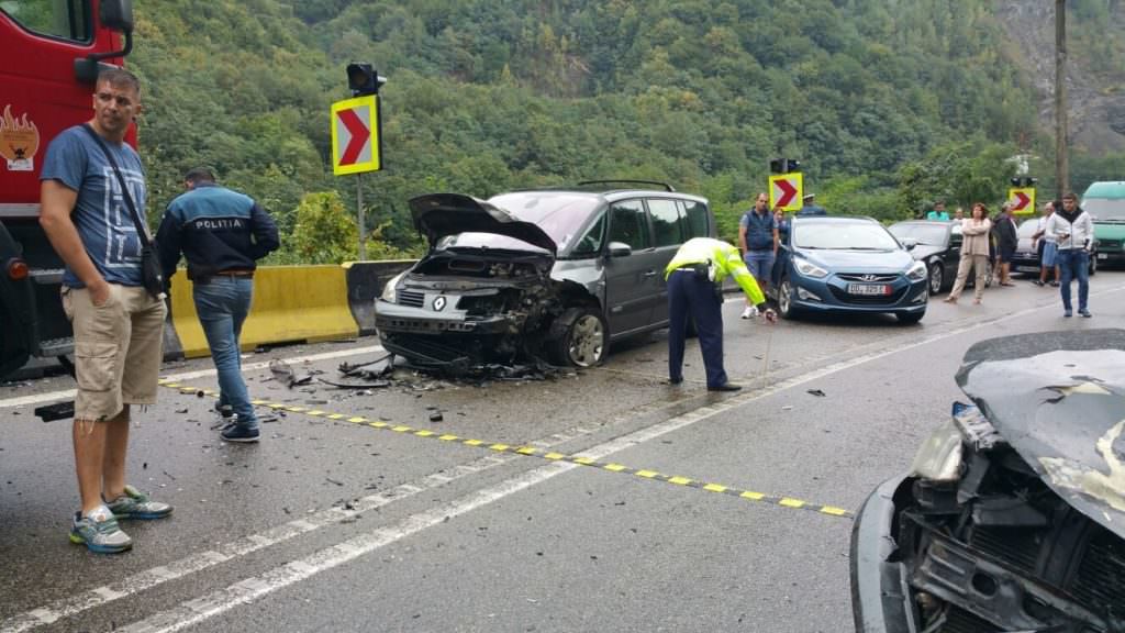 update galerie foto accident duminică pe valea oltului - trei mașini implicate și cinci răniți