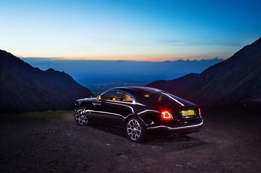 foto - cel mai luxos rolls royce la plimbare prin sibiu și pe transfăgărășan. imaginile sunt superbe