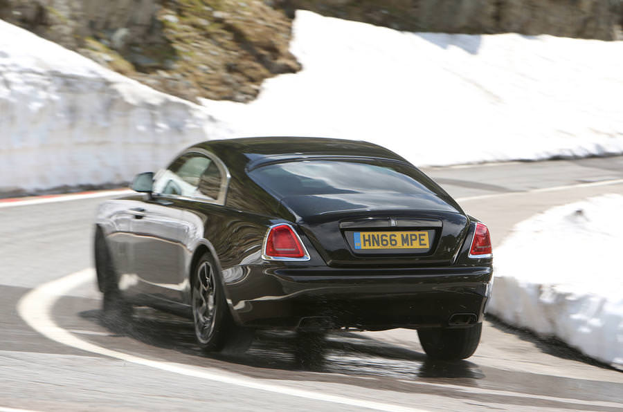 foto - cel mai luxos rolls royce la plimbare prin sibiu și pe transfăgărășan. imaginile sunt superbe