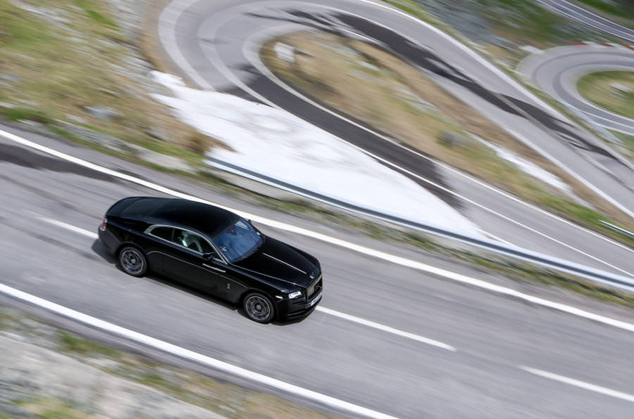 foto - cel mai luxos rolls royce la plimbare prin sibiu și pe transfăgărășan. imaginile sunt superbe