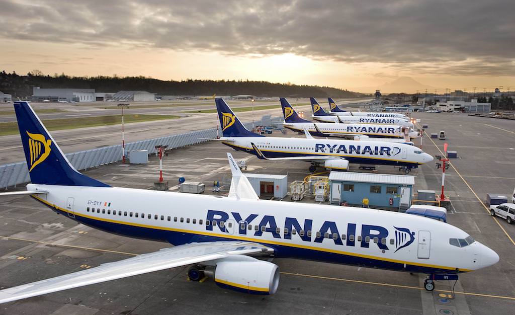 ryanair oferă bilete la preț redus pentru persoanele afectate de anularea zborurilor blue air