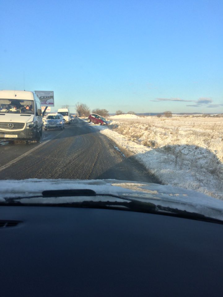 FOTO - Iarnă la Sibiu. Polei pe DN14 și pe Drumul Hoților