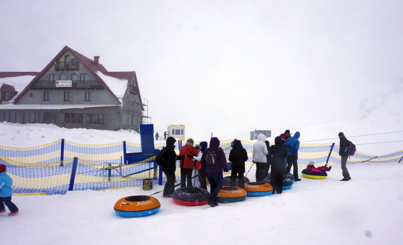 pregătiri pentru al 12-lea hotel de gheață la bâlea lac. s-a ales tema pentru acest an