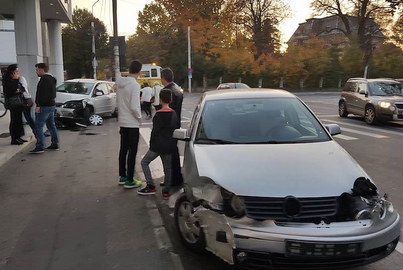 foto – accident pe bulevardul victoriei. o șoferiță vinovată de producerea acestuia