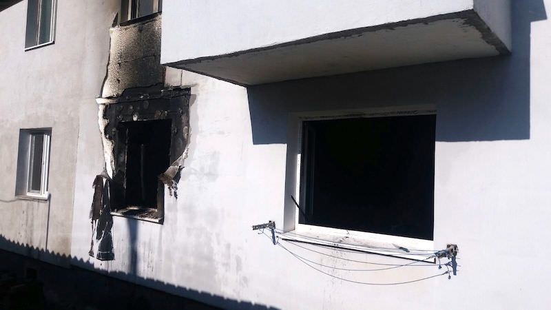 foto – incendiu puternic la mediaș. șaisprezece locatari evacuați dintr-un bloc