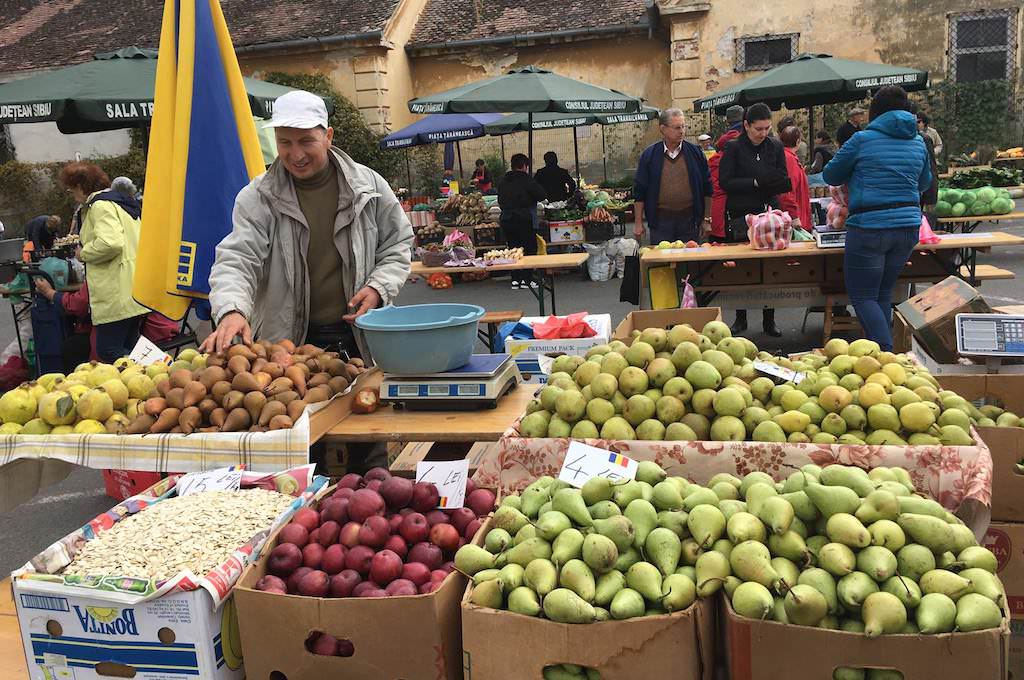 foto - piața țărănească de la sala transilvania deschisă marți până la ora 18.00. poftiți la cumpărături