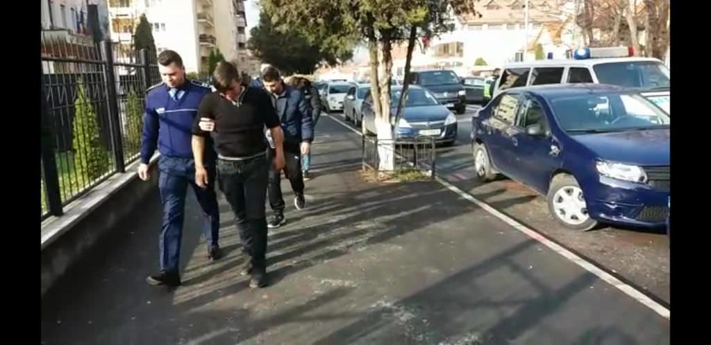 video - autorii unei tâlhării prinși în timp record de poliție la sibiu