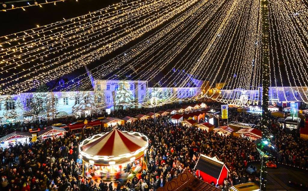 VIDEO FOTO - Inaugurarea Târgului de Crăciun din Sibiu sub asediul turiștilor