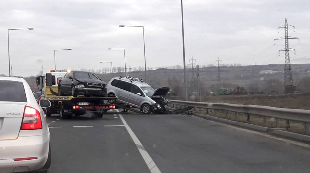 foto - accident la ieșirea din sibiu spre agnita. două mașini implicate