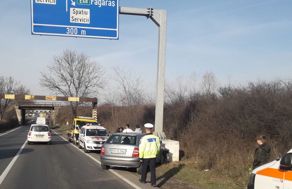 foto - accident la tălmaciu. trei persoane sunt rănite