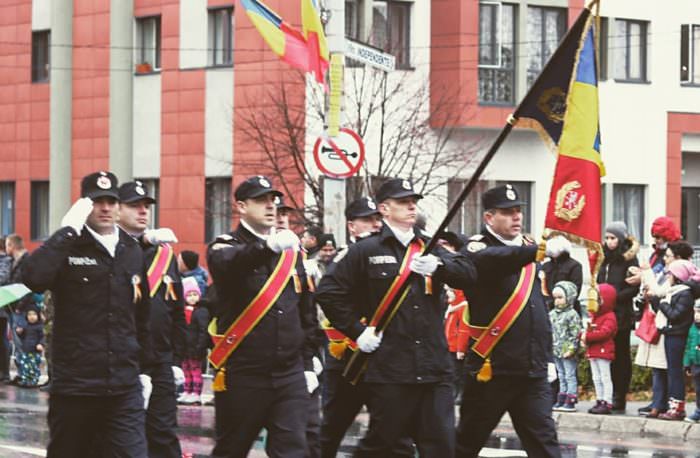 VIDEO FOTO Paradă militară de 1 decembrie, la Sibiu. Au asistat mii de sibieni