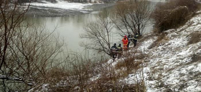 foto video mașina căzută în olt nu a fost încă găsită. persoanele presupus dispărute sunt din județul bacău