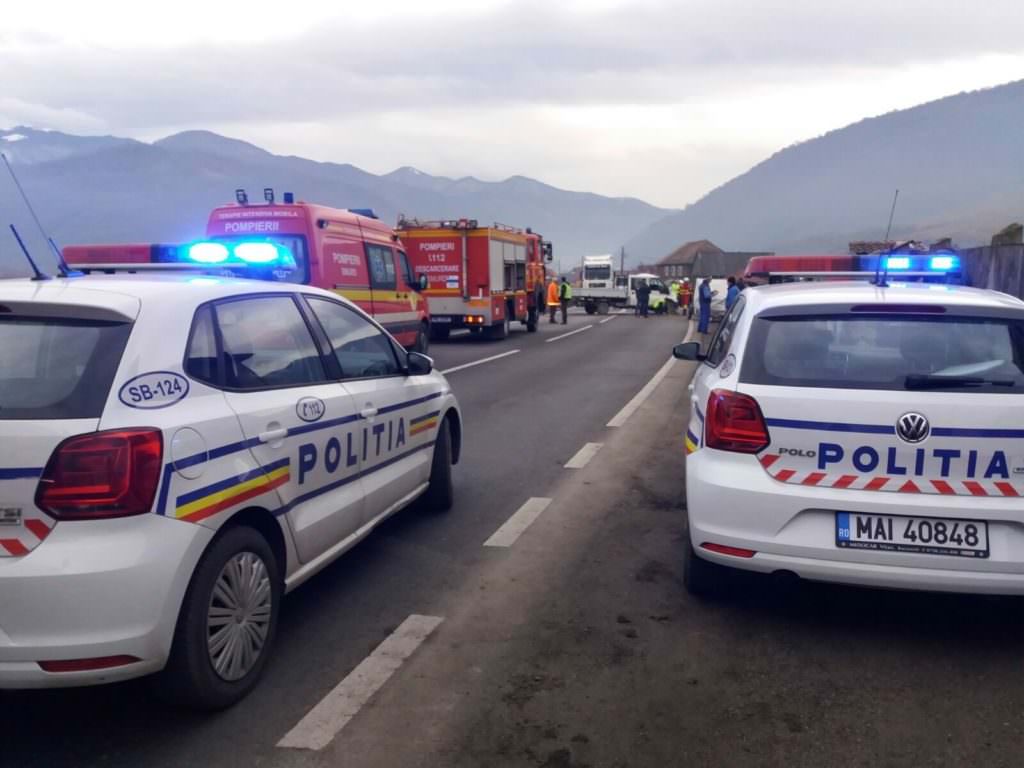 UPDATE VIDEO FOTO - Accident grav pe DN7, Boita - Valea Oltului. Două microbuze implicate și trei răniți