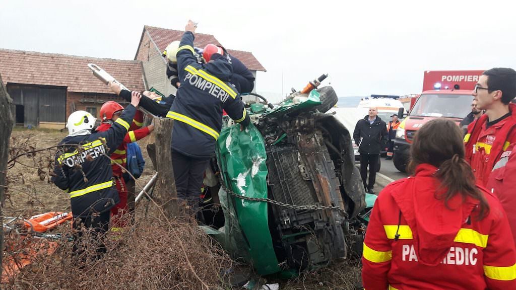 UPDATE VIDEO FOTO - Accident grav pe DN7, Boita - Valea Oltului. Două microbuze implicate și trei răniți