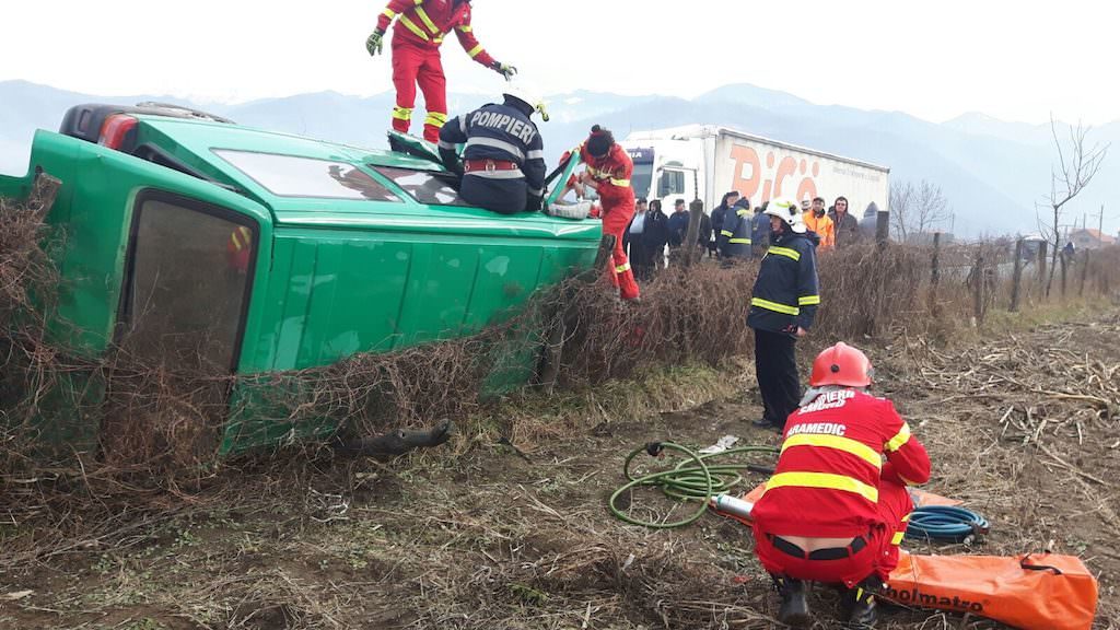 UPDATE VIDEO FOTO - Accident grav pe DN7, Boita - Valea Oltului. Două microbuze implicate și trei răniți