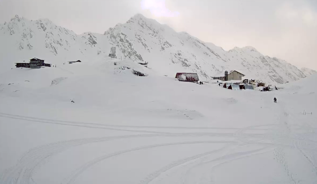 risc de avalanșă la bâlea pe un strat record de zăpadă