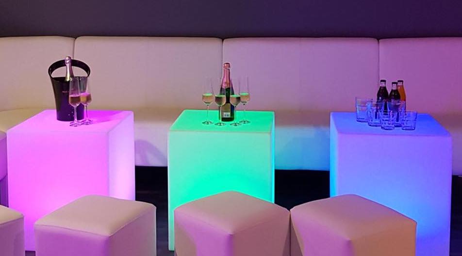 primul club din sibiu destinat petrecerilor pentru adolescenți. ''noa private party'' arată bine
