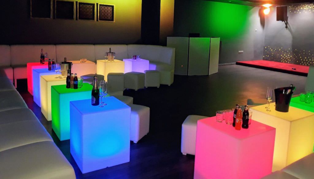primul club din sibiu destinat petrecerilor pentru adolescenți. ''noa private party'' arată bine
