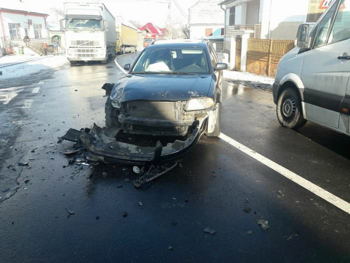 foto - accident la blăjel. trafic blocat în zonă