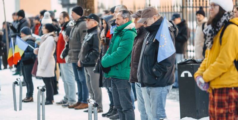 update video - protestatarii ”vă vedem din sibiu” spun că nu au băgat scobitori în broasca ușii psd sibiu