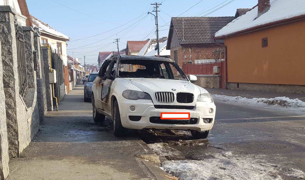 foto - cinci incendii în wekendul trecut în sibiu. o mașină atacată cu cocktailuri molotov