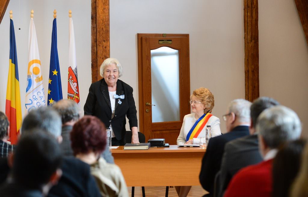 FOTO Sibiul are un nou cetățean de onoare. Pe Lucia Ana Țeposu-Marinescu