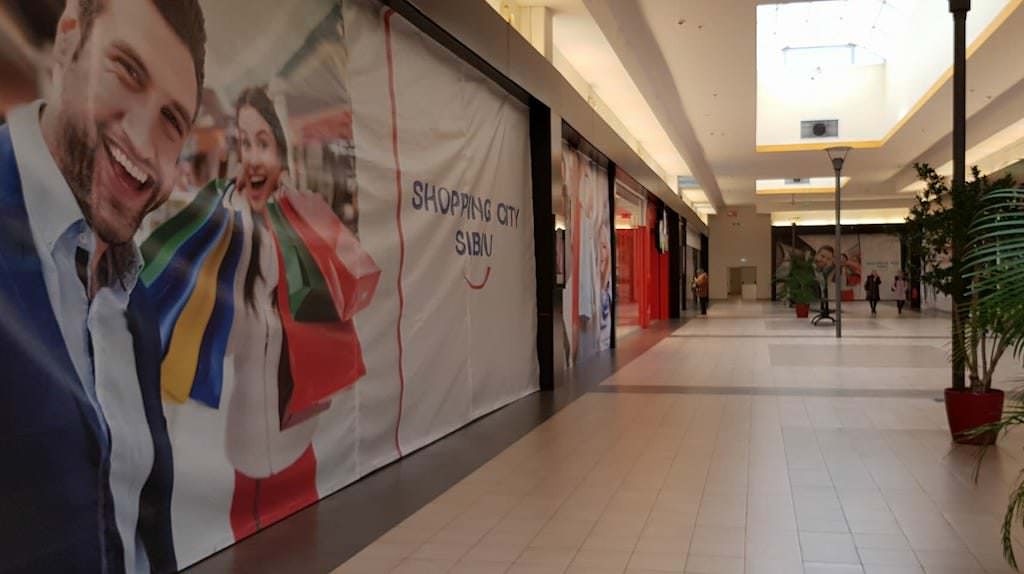 foto - începe remodelarea shopping city sibiu. s-au închis primele magazine