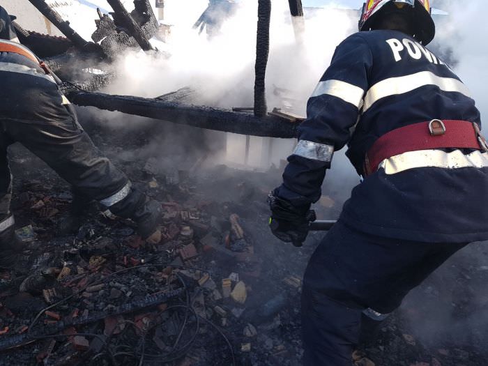 foto incendiu de proporții în apoldu de sus. pagube însemnate