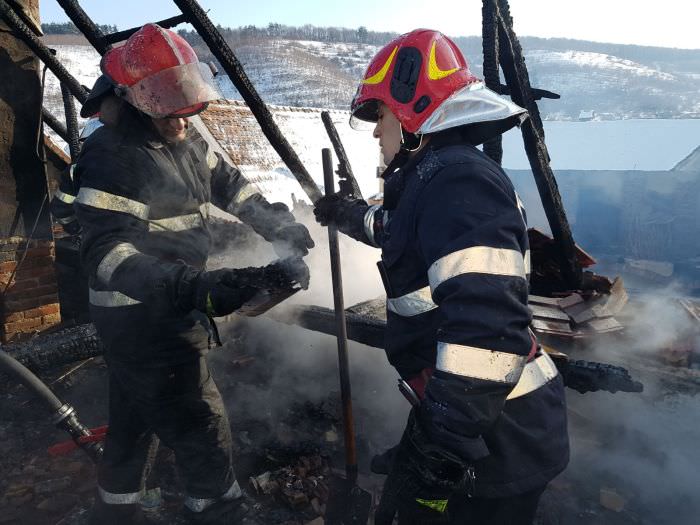 foto incendiu de proporții în apoldu de sus. pagube însemnate