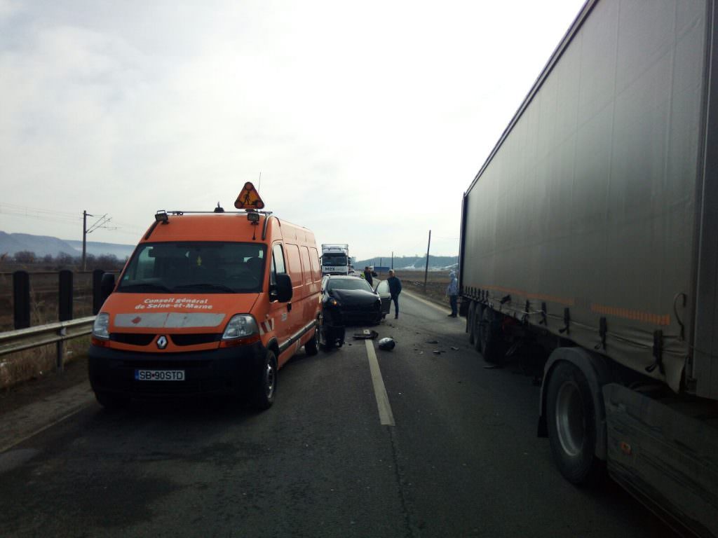 video foto accident în lanț pe dn14. trafic blocat total