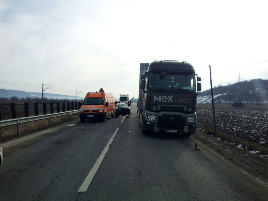 video foto accident în lanț pe dn14. trafic blocat total