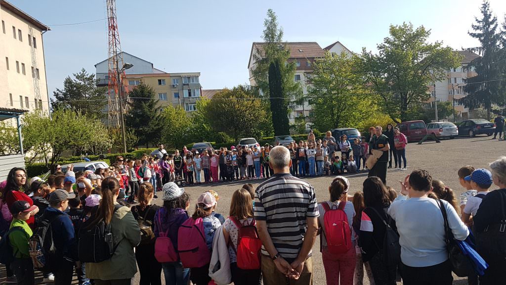 FOTO - Alertă la Jandarmeria Sibiu. Invazie de copii pe Calea Poplăcii