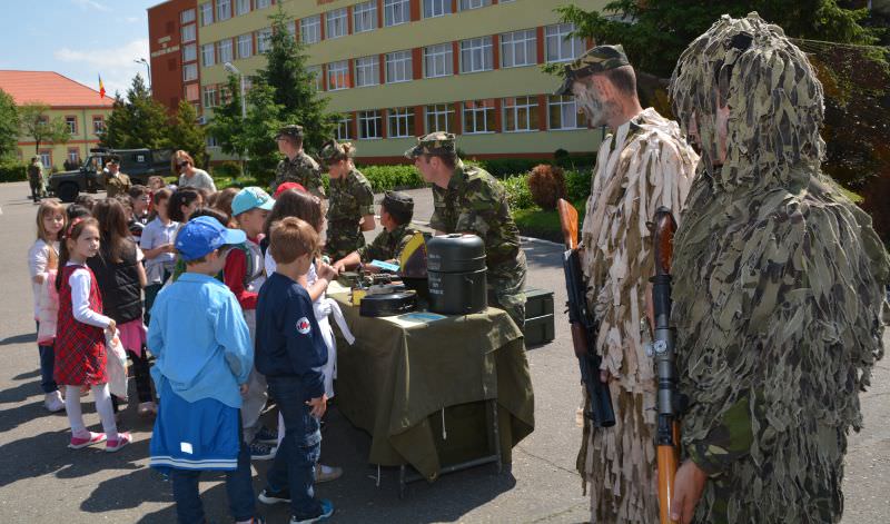 copiii invadează academia forțelor terestre din sibiu