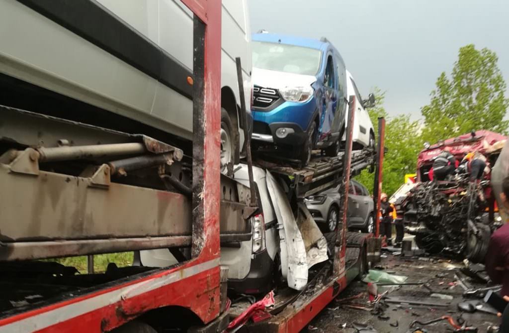 foto - accident grav între vâlcea și sibiu. o persoană rănită