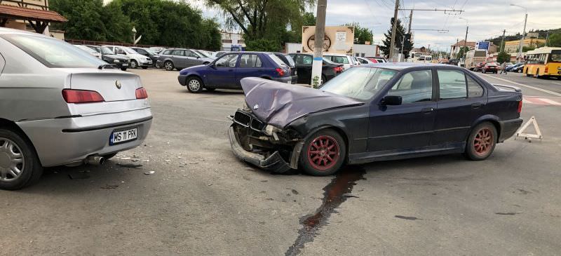 un șofer mort de beat a lovit două mașini pe strada lemnelor