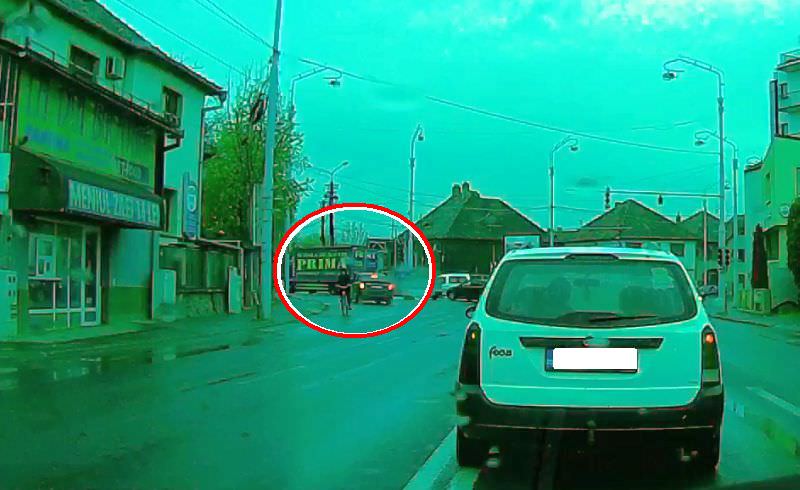 video foto inconștient la volanul unui bmw. pe contrasens în intersecție pe șoseaua alba iulia