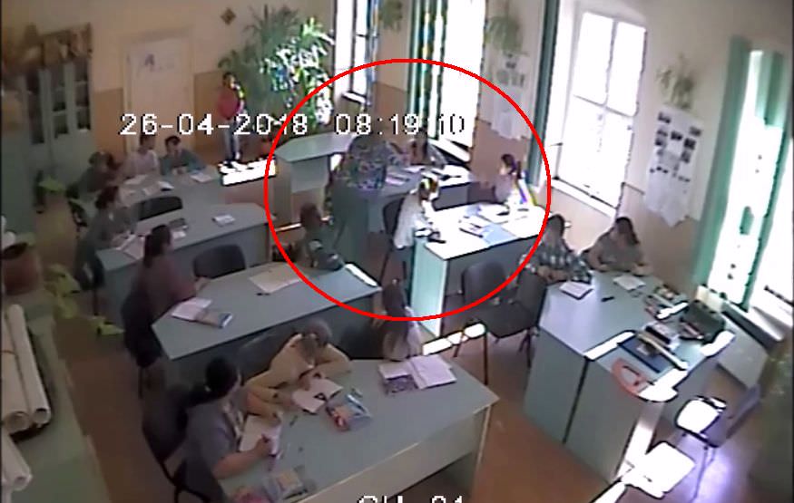 video foto – fete bătute cu biciul în timpul unei ore la o școală din județul sibiu