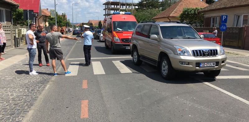 foto băiețel lovit pe trecerea de pietoni pe calea poplăcii